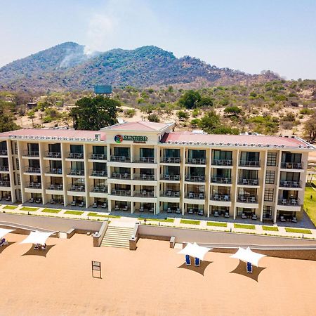 Sunbird Waterfront Hotel Salima Bagian luar foto
