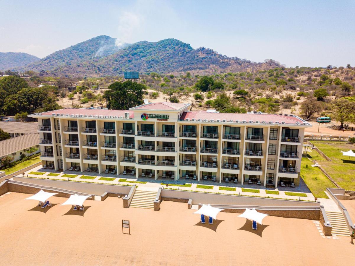 Sunbird Waterfront Hotel Salima Bagian luar foto